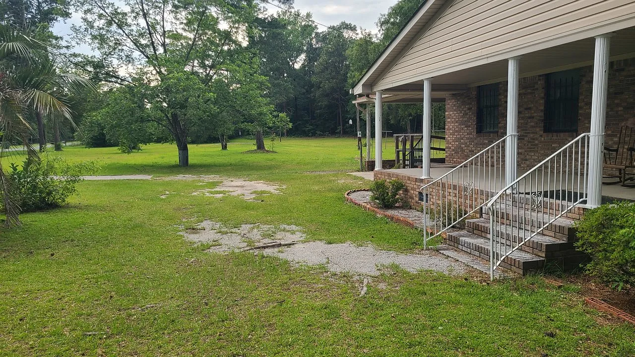 913 Lorick Rd — Photo 2