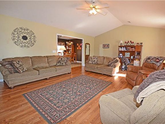4th image of 2015 Ravenwood Dr
