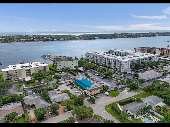 1204 S Lake Drive #4, Lantana, FL 33462