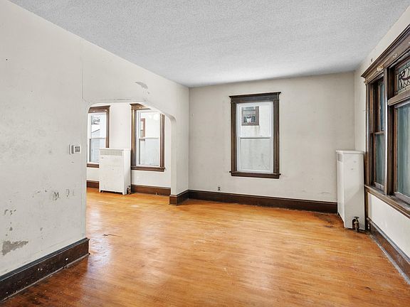 3rd image of 3014 Fremont Ave N