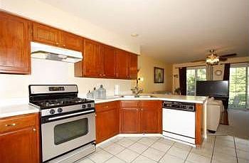 4th image of 929 Ann Arbor Ln