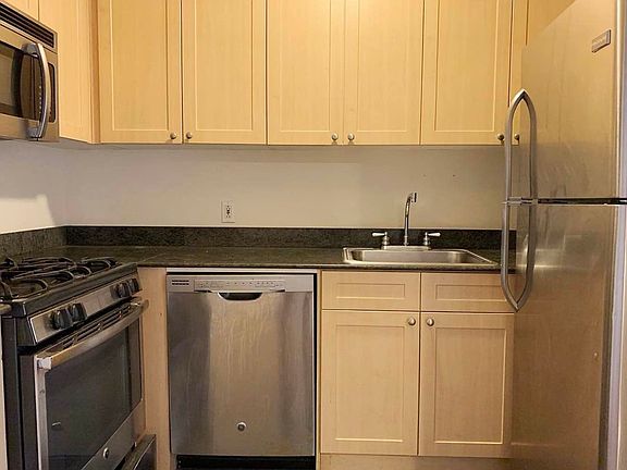 5th image of 308 E 38th St APT 11C