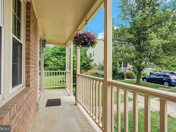 4th image of 38 Cross Laurel Ct
