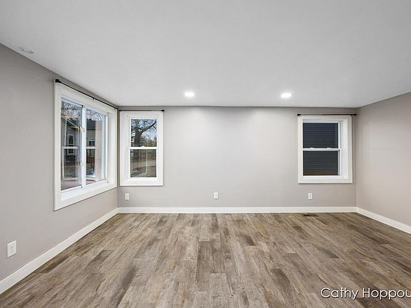 5th image of 2731 Cottage Dr