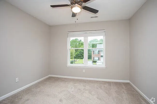 North Chase Apartments — Photo 10