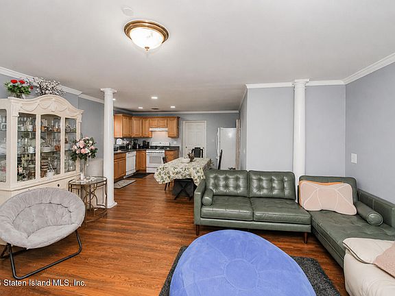 3rd image of 551 Van Duzer St