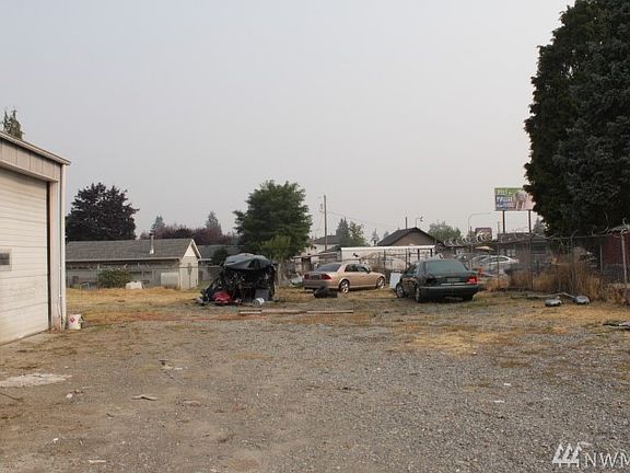 3rd image of 17024 Pacific Ave S Ste C