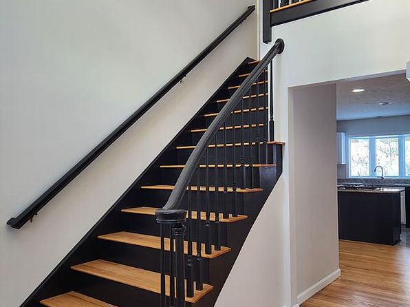 5 Sullivan Dr, Bow, NH 03304