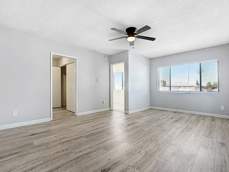 850 Victor Ave — Photo 4
