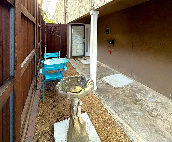 1725 Ashland Ave — Photo 1
