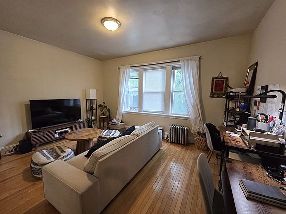 3rd image of 10 Wendell St APT 10