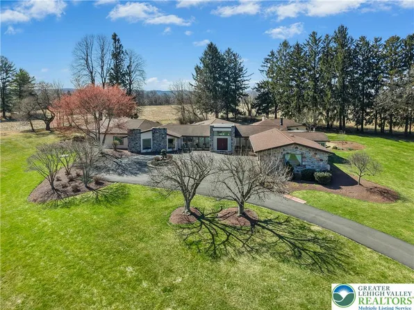 2334 Riverbend Rd, Allentown, PA 18103