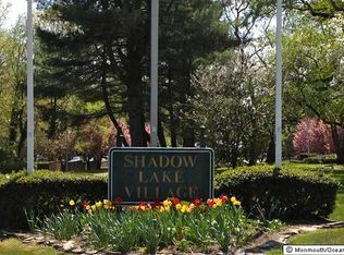 8 Dickinson Ct, Red Bank, NJ 07701