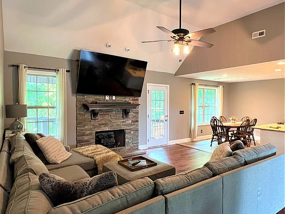 3rd image of 949 Bonellis Ln