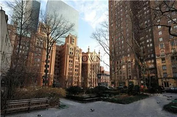 Rented by Compass | media 30