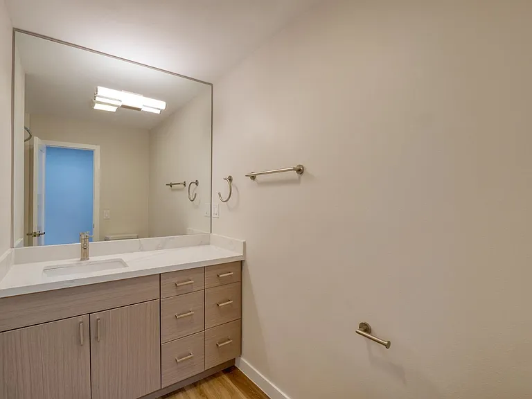 2106 Manhattan Beach Blvd — Photo 28