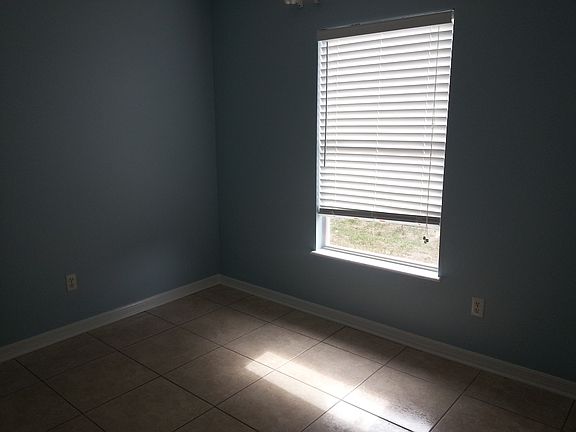 4th image of 2934 Mikris Dr E