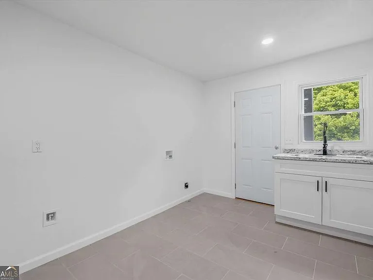 608 N College Dr #3 — Photo 17