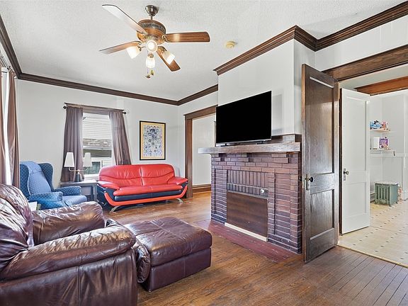 4th image of 615 4th St SW