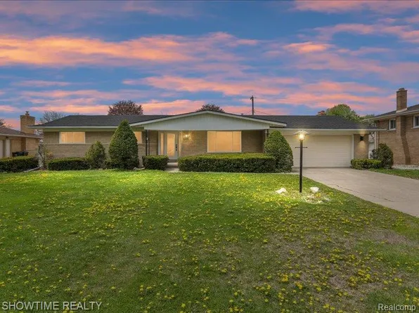 37305 Maas Dr, Sterling Heights, MI 48312