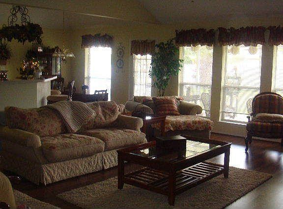 2nd image of 1600 Amanda Ln