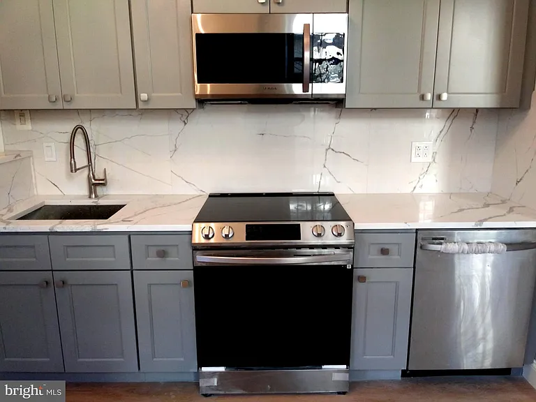 317 N 33rd St #1 — Photo 8