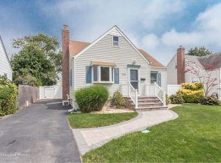 110 Lido Pkwy, Lindenhurst, NY 11757