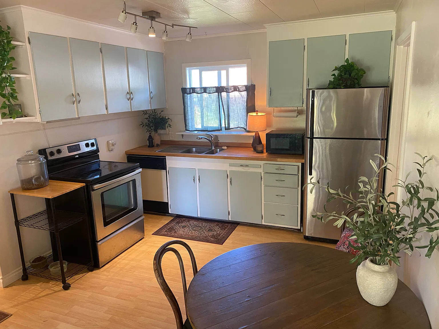 2 bed, 800 sqft, $2,600 — Photo 2