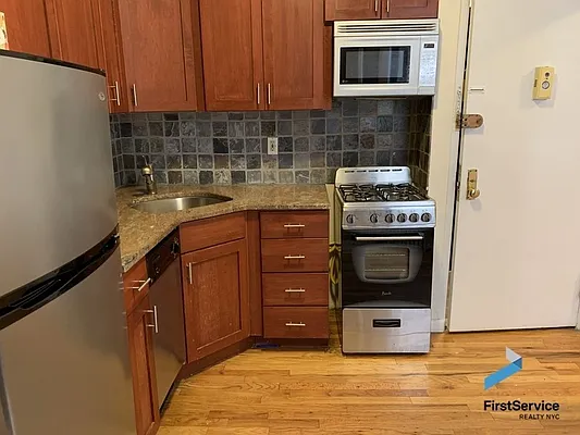 Rented by FirstService Realty (legacy) | media 8