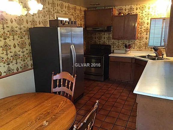 5th image of 209 Eldorado Canyon St