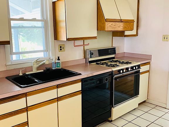 4th image of 510 Red Oak Dr