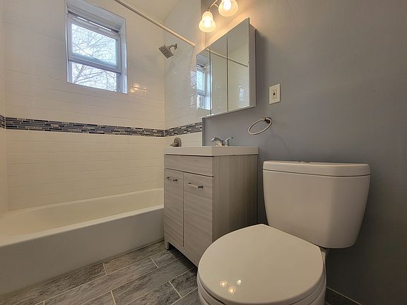 5th image of 251 Lafayette Ave #18E