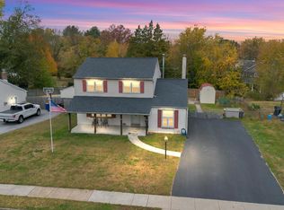 708 Lamp Post Ln, Aston, PA 19014