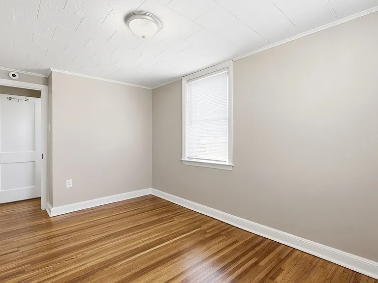 271 W Wyncliffe Ave — Photo 16