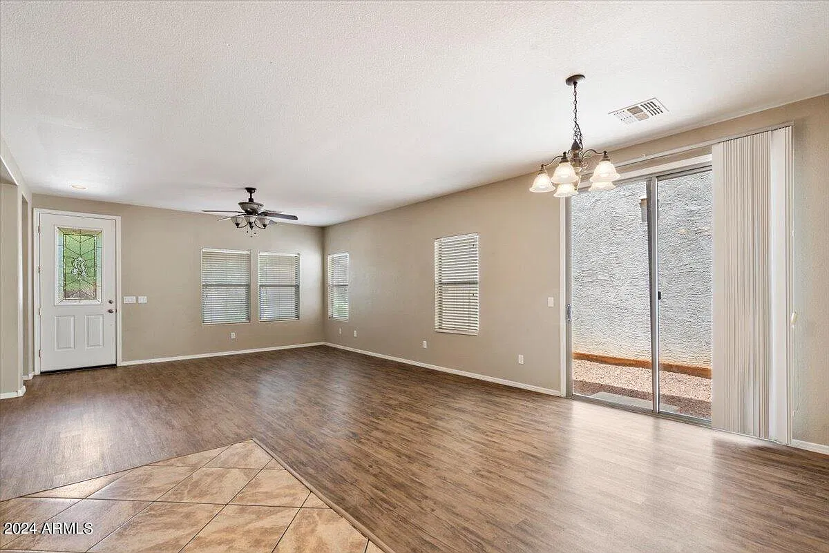 3 bed, 2.5 bath, 1816 sqft, $2,300 — Photo 4