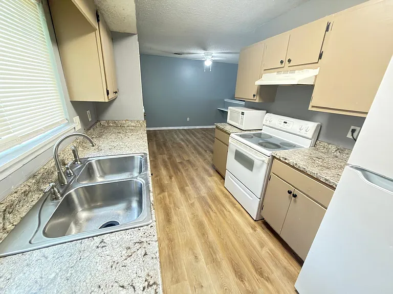 8342 Glenwoods Ter — Photo 6