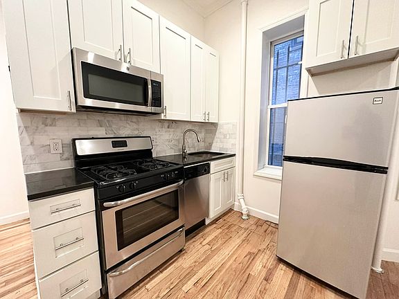 3rd image of 110 9th Ave #1R