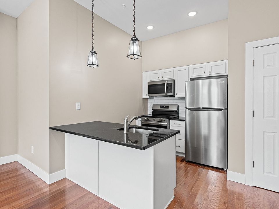 1st image of 521 Warren St #1