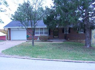 806 E Jefferson St, Linn, MO 65051