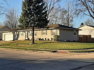 900 W Davenport St, Eldridge, IA 52748