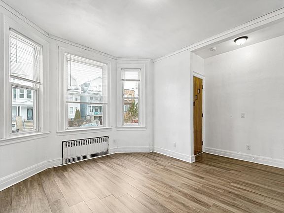3rd image of 389 Fairmont Ave #1