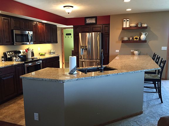 3rd image of 735 Sunflower Dr