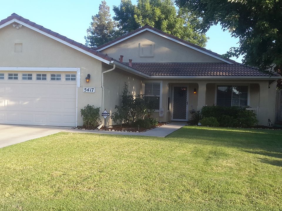 Tree-Shaded Front Yard