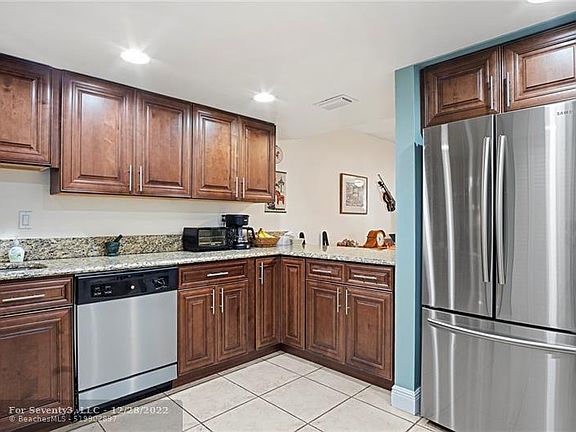 2nd image of 527 NW 97th Ave #527