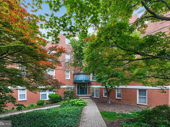 30 S Old Glebe Rd APT 202, Arlington, VA 22204