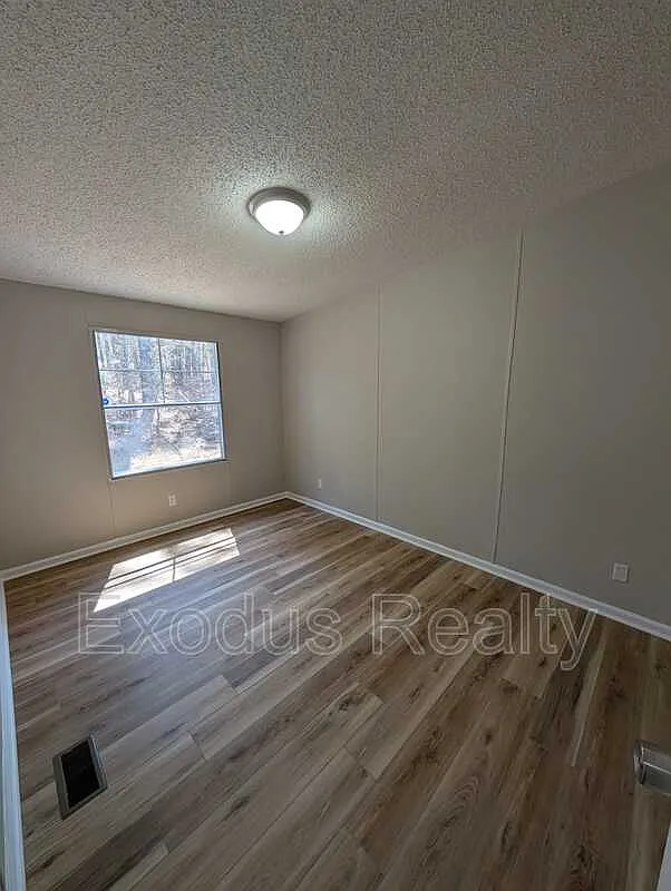 3 bed, 2.0 bath, 1200 sqft, $1,399 — Photo 4