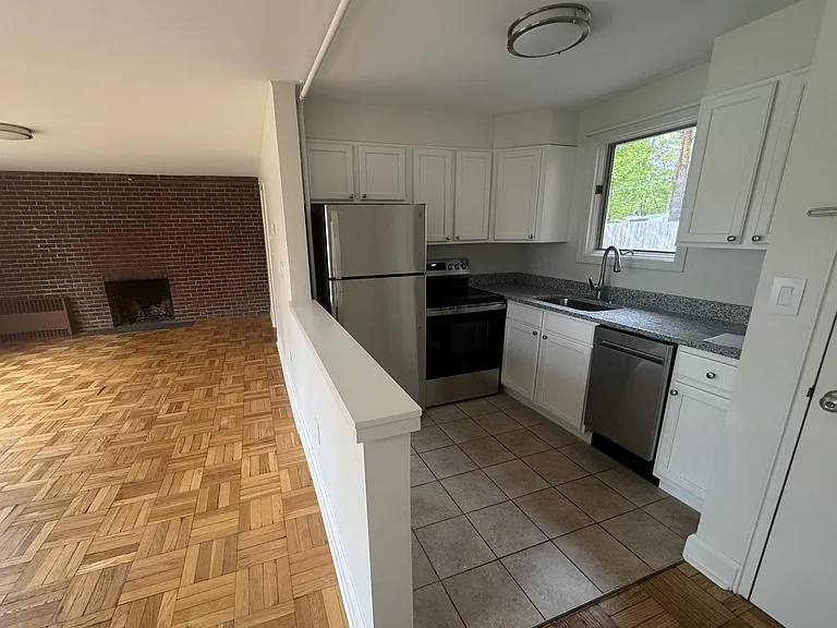 48 College Ave #4 — Photo 2