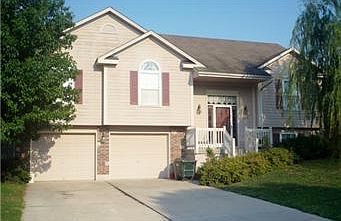 2nd image of 613 SW Lakeview Dr