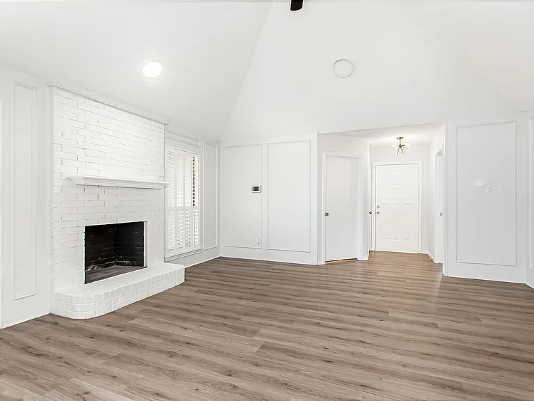 1016 Willowbrook Trl — Photo 5