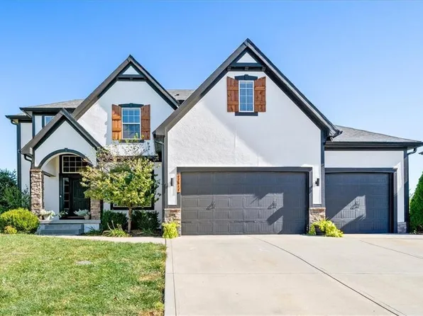 12611 S Laci Cir, Lake Lotawana, MO 64086